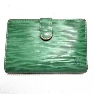 69 Louie VUITTON Epi Bifold Wallet Leather pre loved authentic
